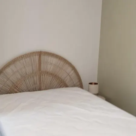 A L'etage Avec Grande Terrasse - Climatise - 3 *